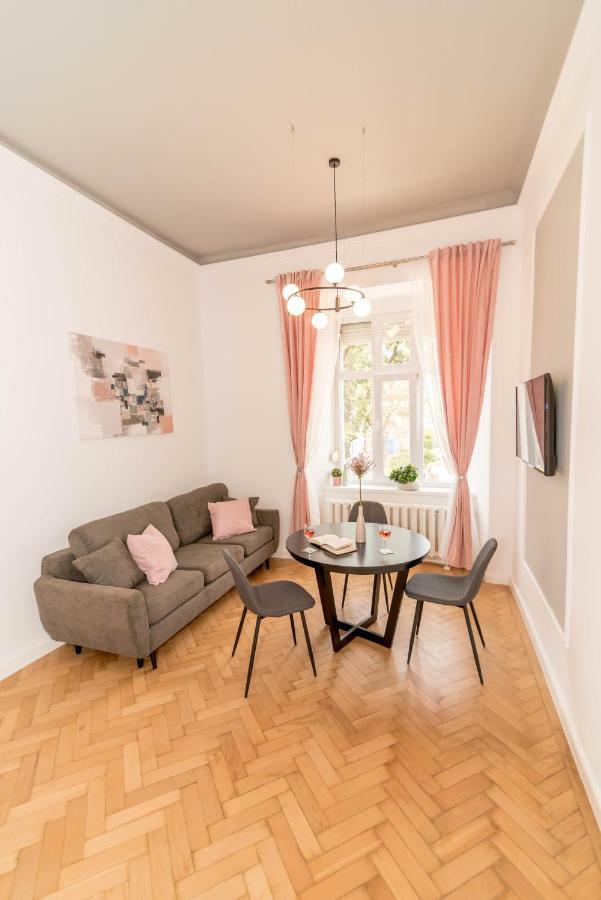Central Premium Suites Timisoara Ngoại thất bức ảnh