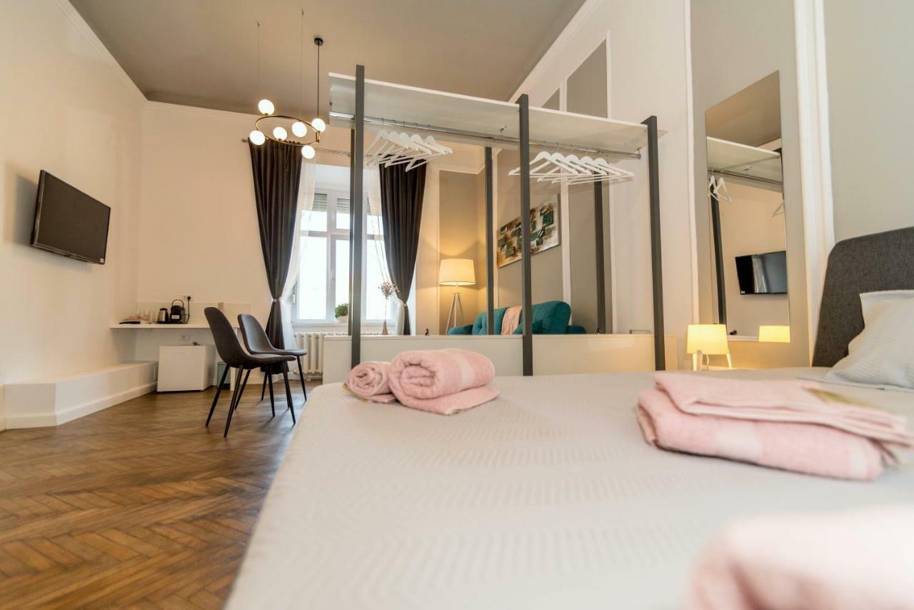 Central Premium Suites Timisoara Ngoại thất bức ảnh
