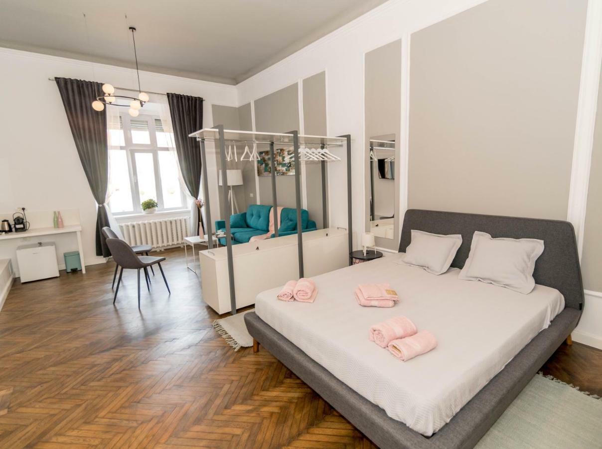 Central Premium Suites Timisoara Ngoại thất bức ảnh